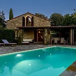 Villa La Nula 4, Emma