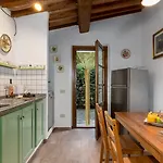 La Nula 4, Emma Santa Luce